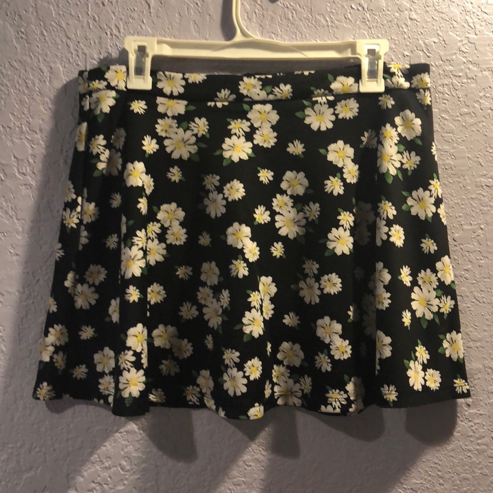 Forever 21 Daisy circle skirt
